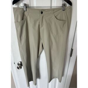 Patagonia Women’s Sz 10 Hiking Travel Capris Outdoor Hiking Beige